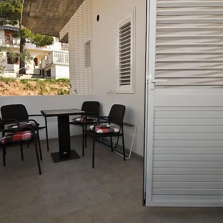Apartment Tonka Baska Voda