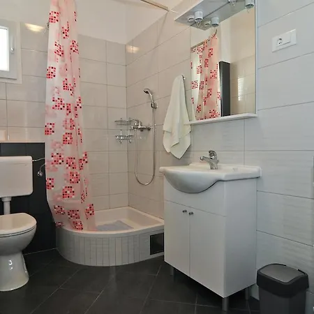 Apartment Tonka Baska Voda